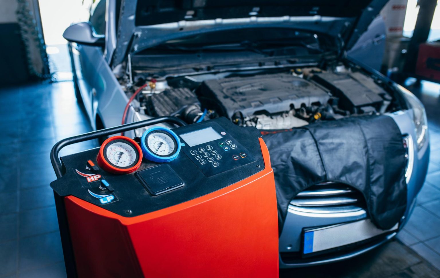 Servis auto klime – punjenje, popravak i dezinfekcija za svjež i zdrav zrak u vozilu."
